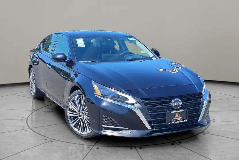 2023 Nissan Altima 2.5 SL photo 1