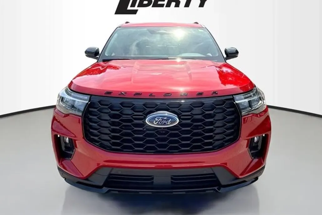 2025 Ford Explorer ST-Line photo 1