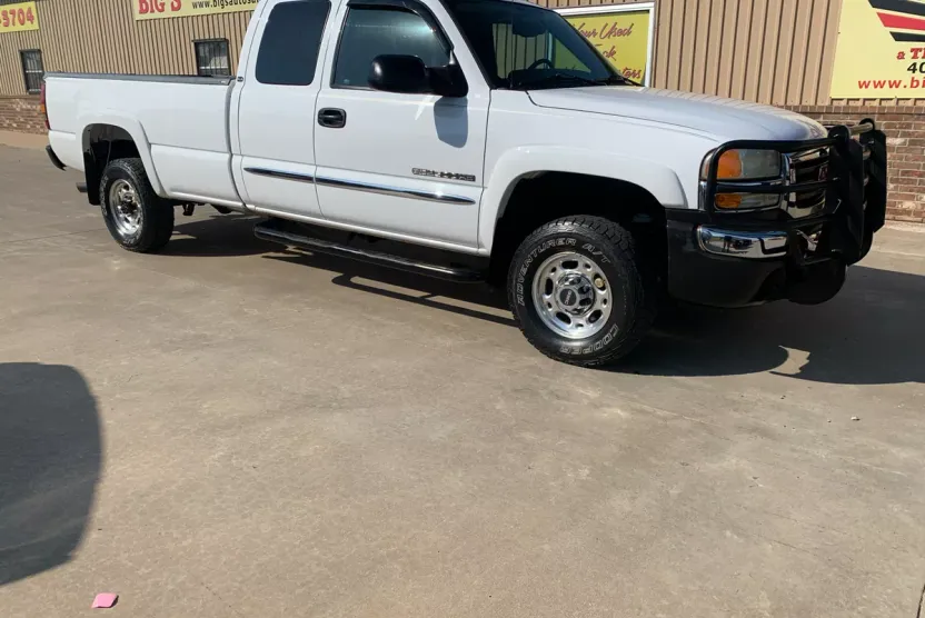 2005 Gmc Sierra SLE photo 1