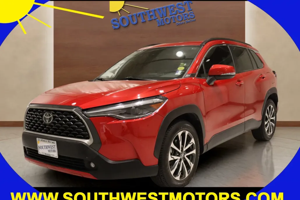 2022 Toyota Corolla Cross XLE photo 1