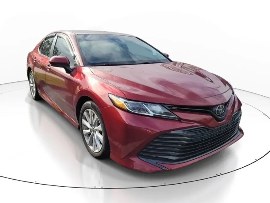 2020 Toyota Camry LE photo 1