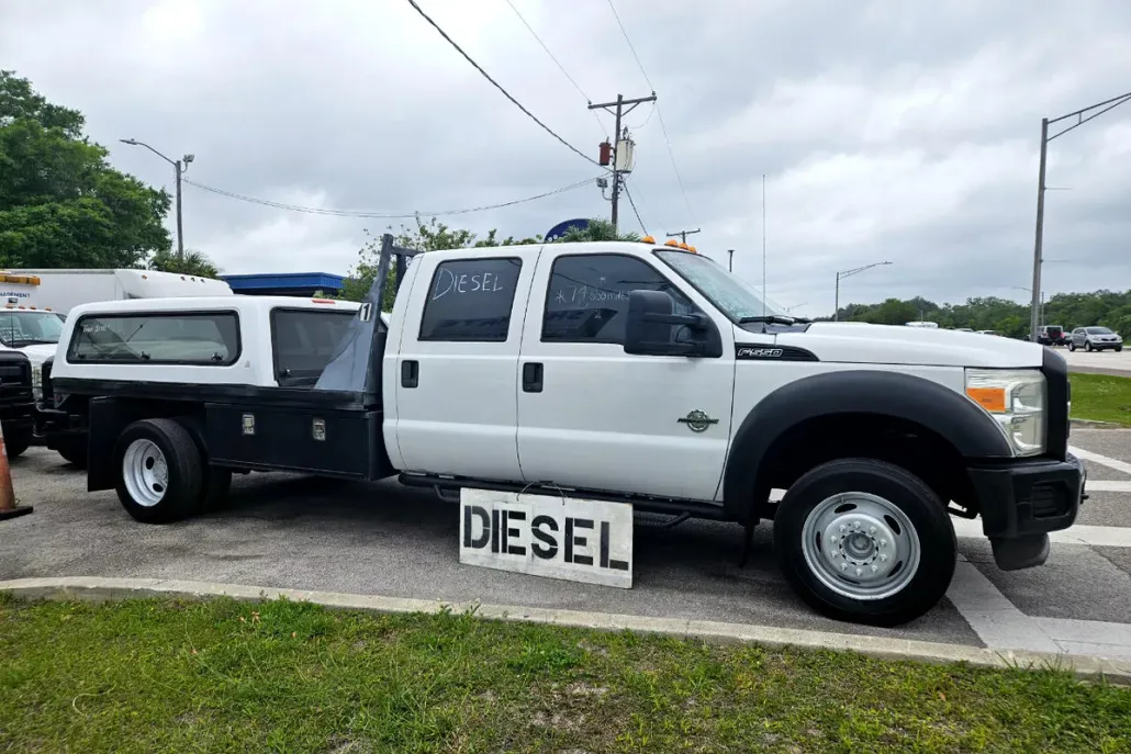 2011 Ford F-550 photo 1