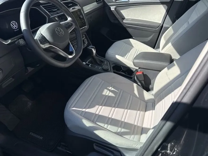 2024 Volkswagen Tiguan S photo 1