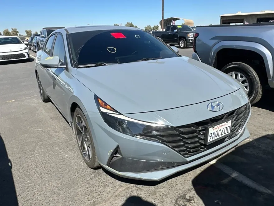 2022 Hyundai Elantra SEL photo 1