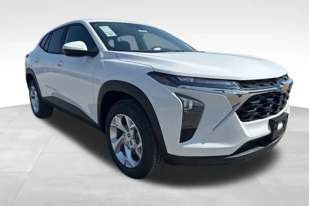 2026 Chevrolet Trax LS photo 1