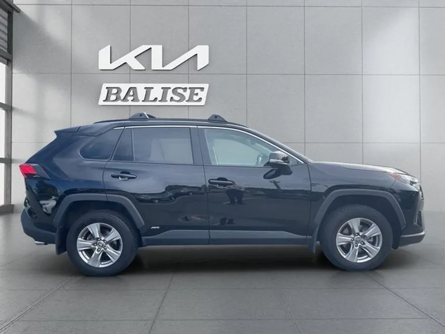 2023 Toyota RAV4 XLE photo 1