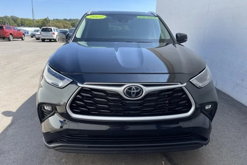 2022 Toyota Highlander XLE photo 1