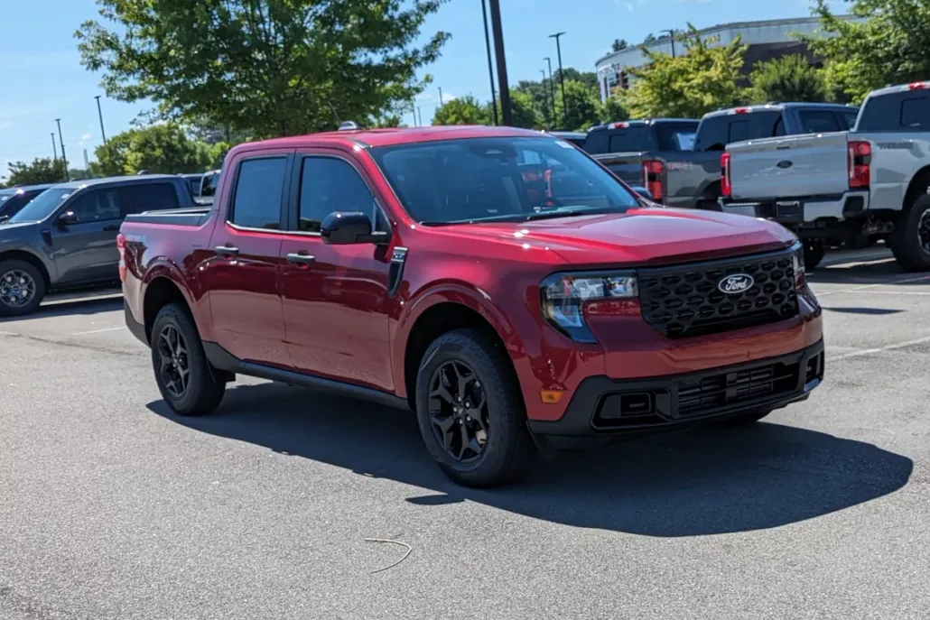2025 Ford Maverick XLT photo 1