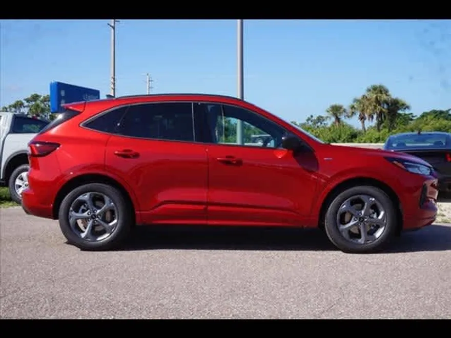 2024 Ford Escape ST-Line photo 1