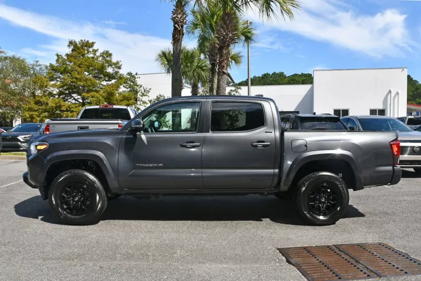 2022 Toyota Tacoma SR5 Double Cab V6 photo 1
