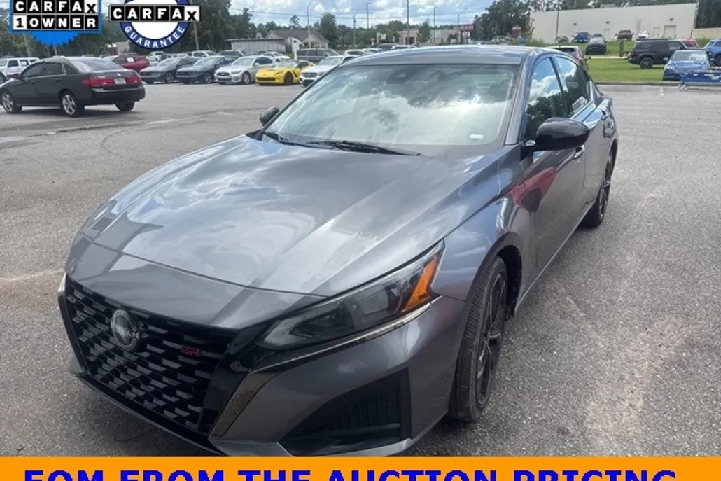 2023 Nissan Altima 2.5 SR photo 1