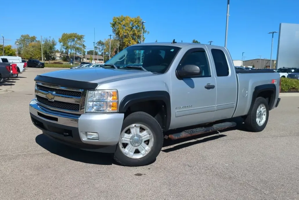 2011 Chevrolet Silverado 1500 LT photo 1