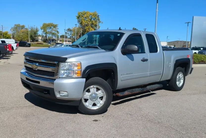 2011 Chevrolet Silverado 1500 LT photo 1