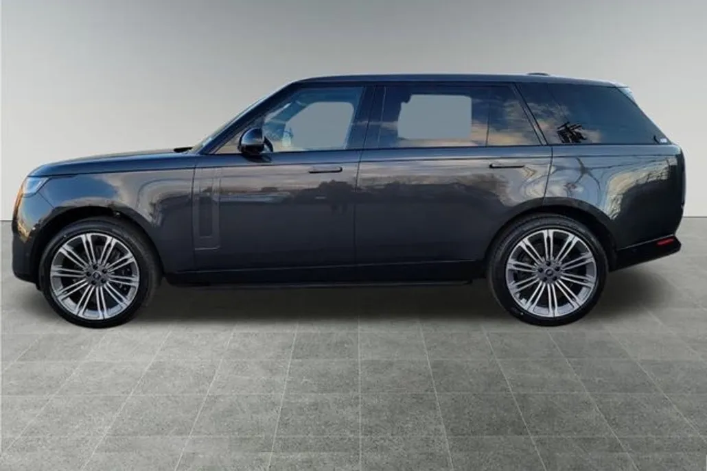2025 Land Rover Range Rover SE photo 1