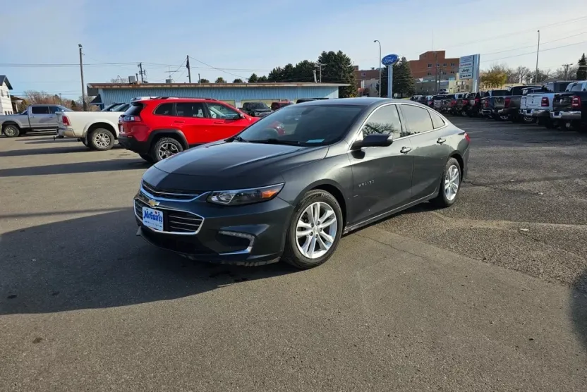 2017 Chevrolet Malibu 1LT photo 1