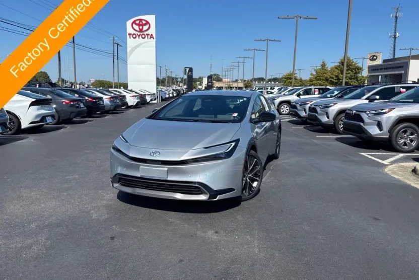 2023 Toyota Prius XLE photo 1
