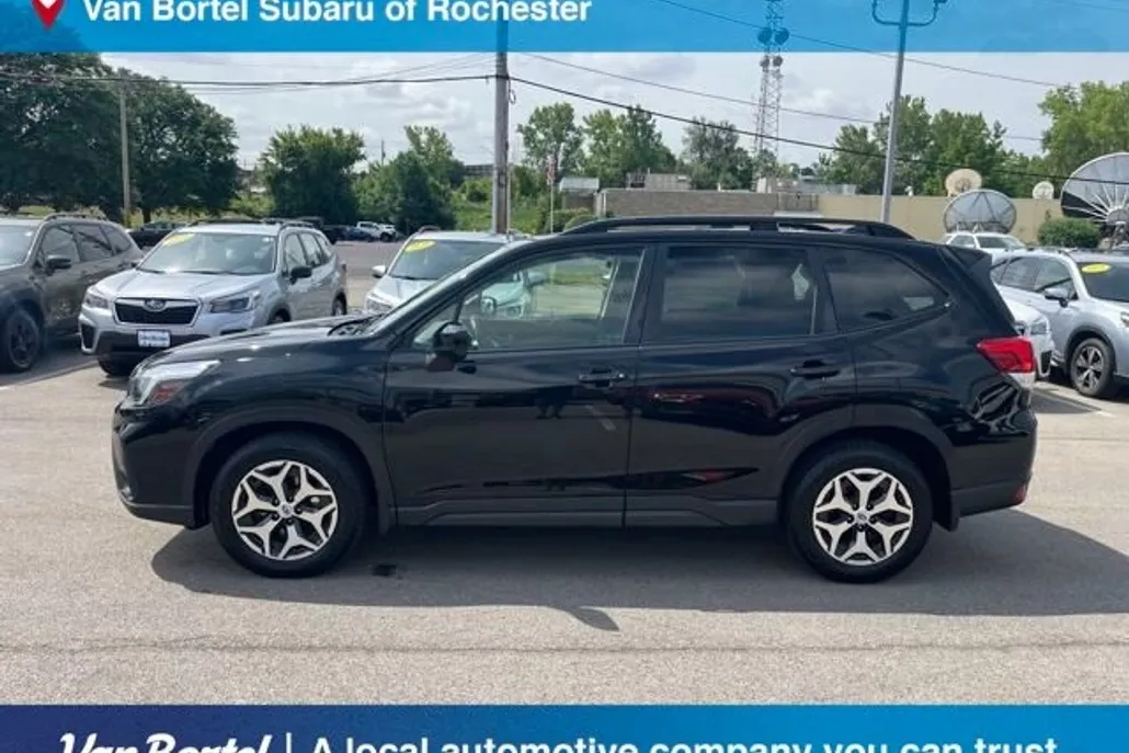 2021 Subaru Forester Premium photo 1