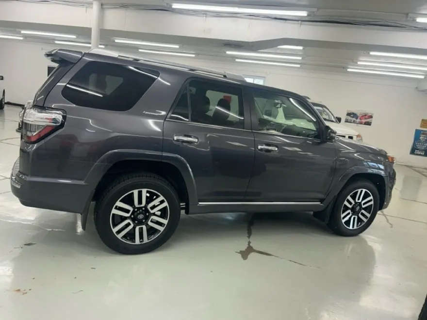 2018 Toyota 4Runner Limited 4WD photo 1