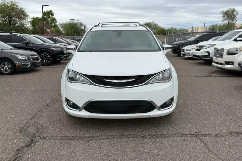 2018 Chrysler Pacifica Limited photo 1
