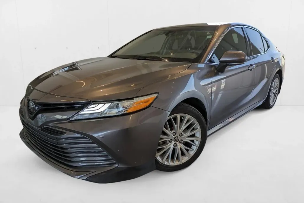 2020 Toyota Camry XLE photo 1