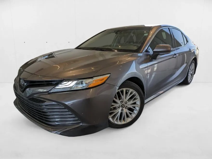 2020 Toyota Camry XLE photo 1
