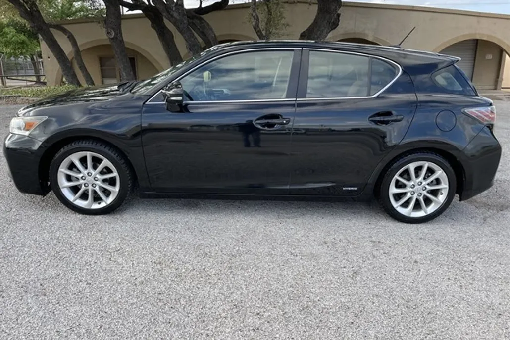 2013 Lexus CT photo 1