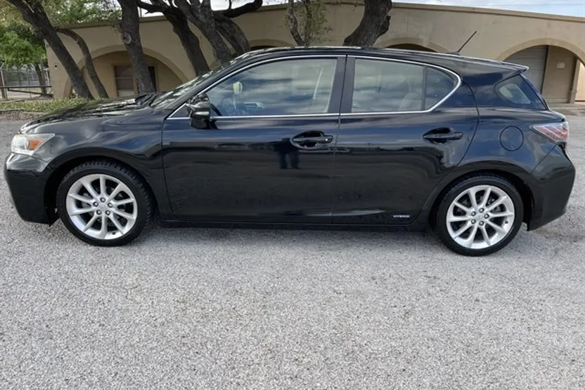 2013 Lexus CT photo 1