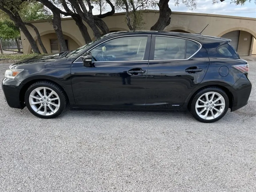 2013 Lexus CT photo 1