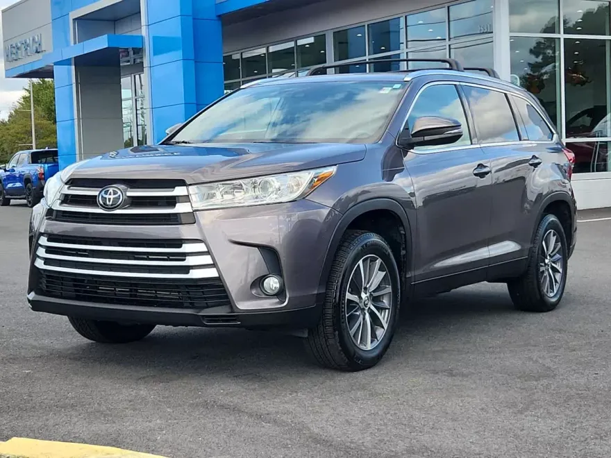2019 Toyota Highlander XLE photo 1