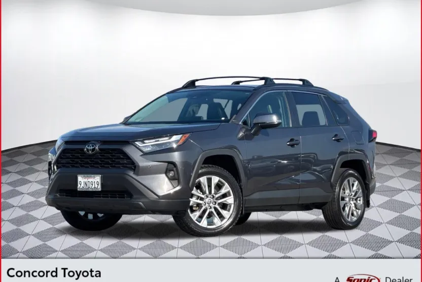 2023 Toyota RAV4 XLE Premium photo 1