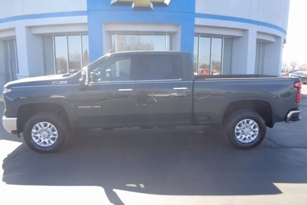 2025 Chevrolet Silverado 2500HD LTZ photo 1