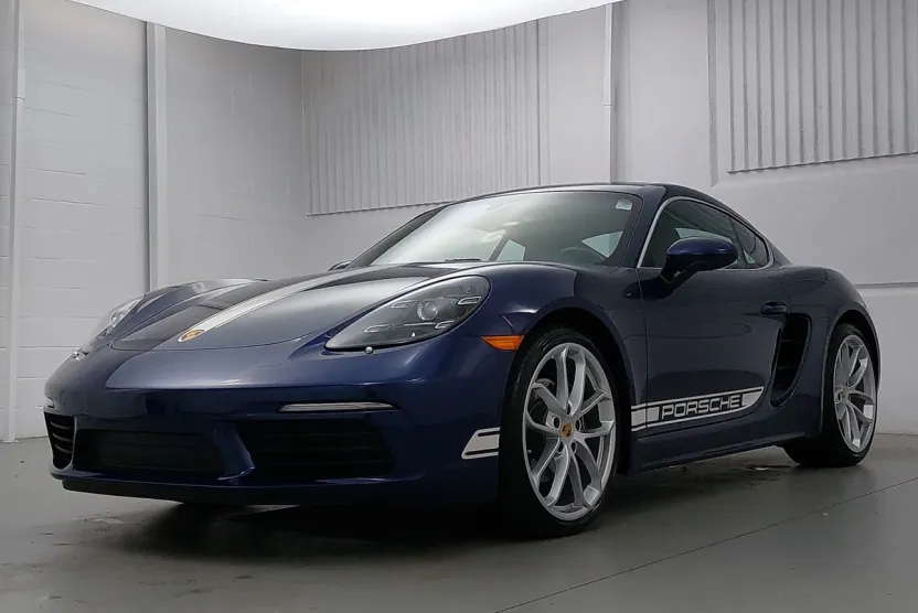 2024 Porsche Cayman photo 1