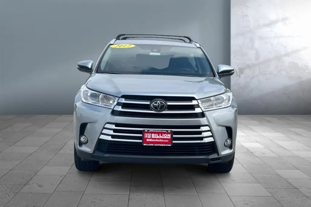 2017 Toyota Highlander XLE photo 1