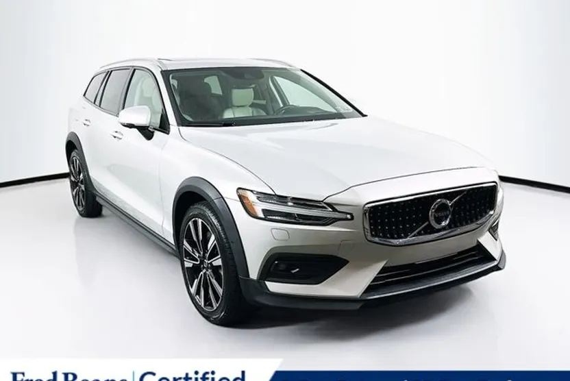 2022 Volvo V60 Cross Country T5 photo 1