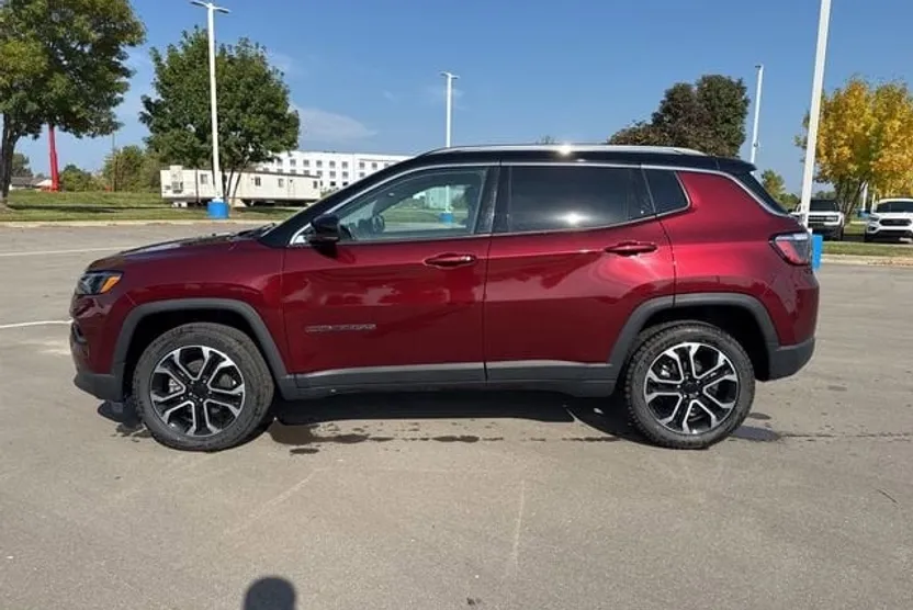2022 Jeep Compass Limited photo 1