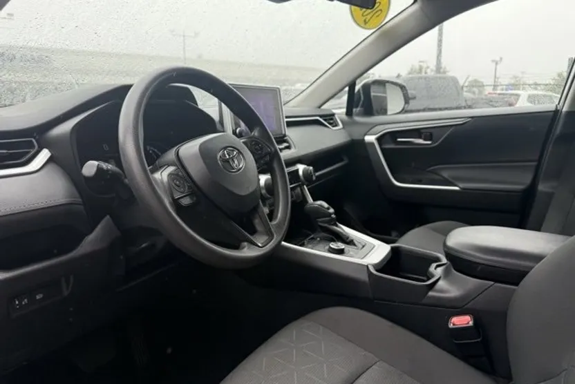 2024 Toyota RAV4 Hybrid XLE photo 1