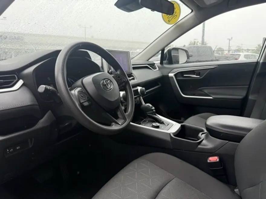 2024 Toyota RAV4 Hybrid XLE photo 1