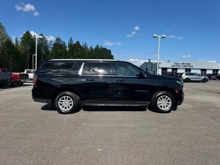 2023 Chevrolet Suburban LT photo 1