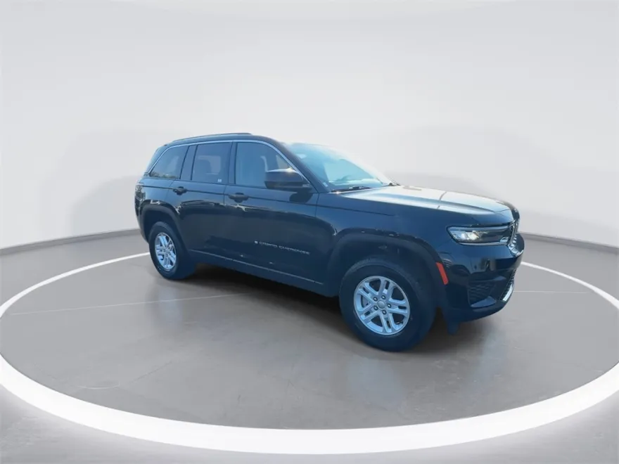 2023 Jeep Grand Cherokee Laredo photo 1
