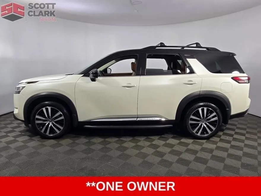 2024 Nissan Pathfinder Platinum photo 1