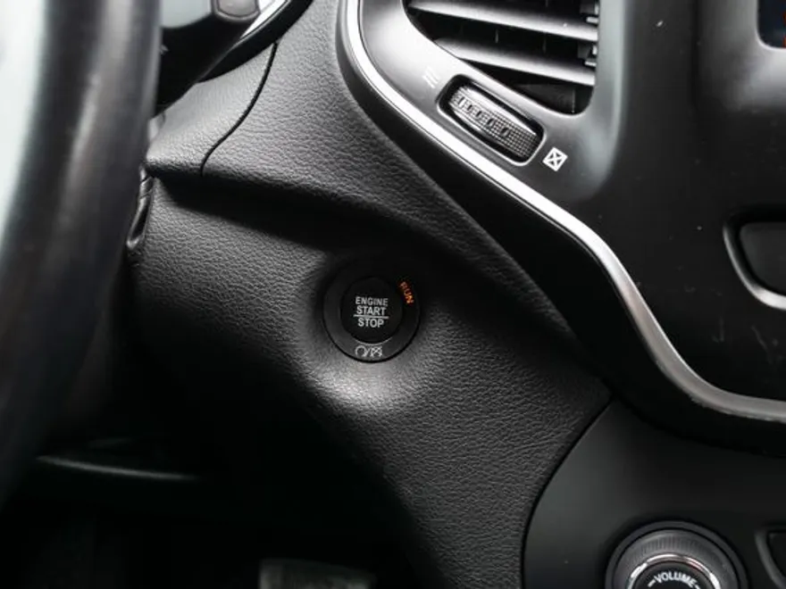 2019 Jeep Cherokee Latitude photo 28