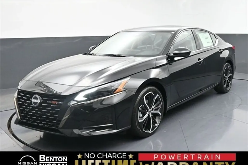 2025 Nissan Altima SR photo 1