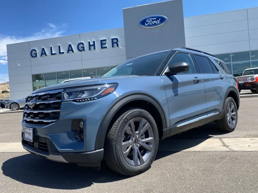 2025 Ford Explorer photo 1
