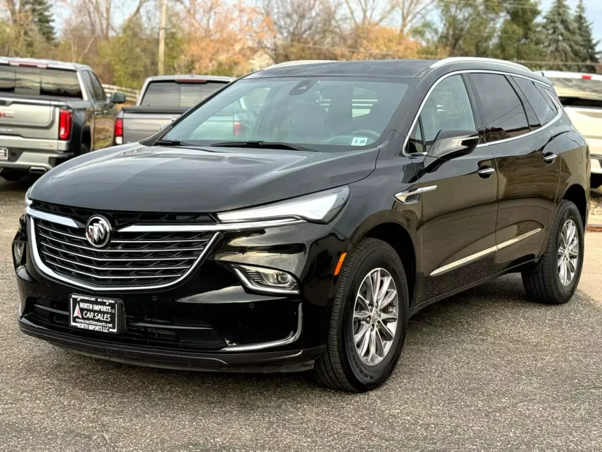 2024 Buick Enclave Essence photo 1