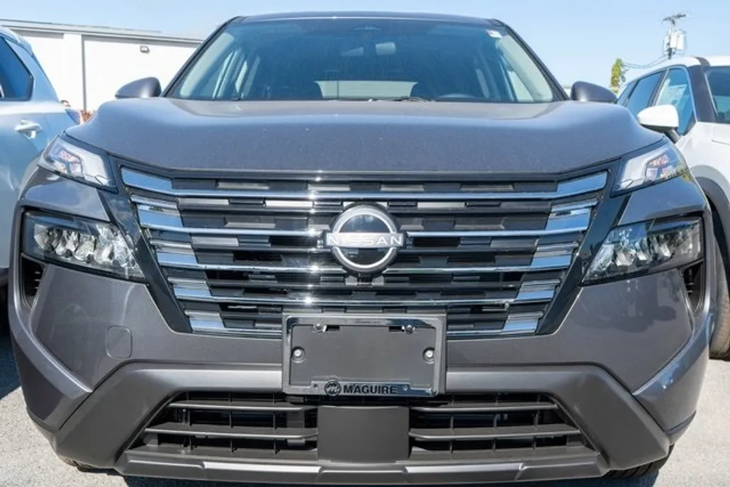 2026 Nissan Rogue SV photo 1