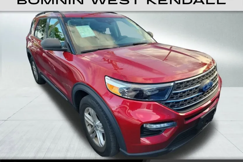 2023 Ford Explorer XLT photo 1