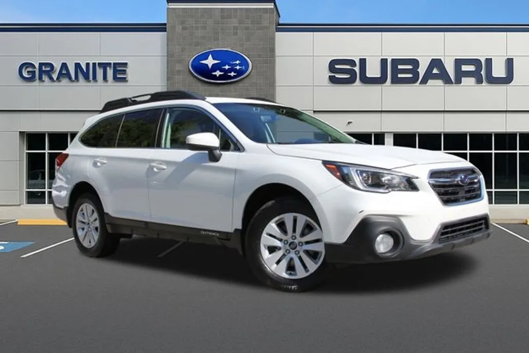 2019 Subaru Outback 2.5i Premium photo 1