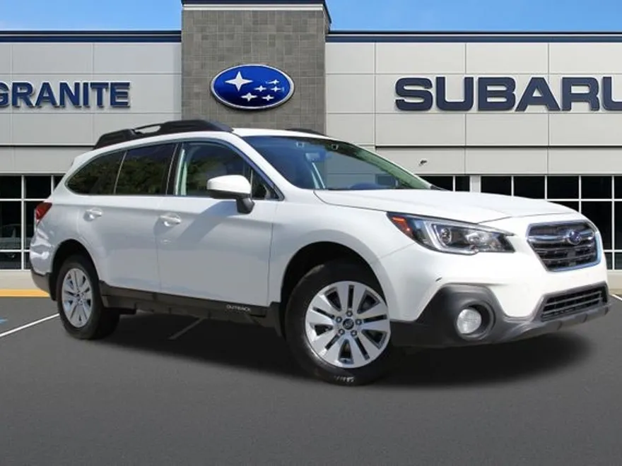 2019 Subaru Outback 2.5i Premium photo 1