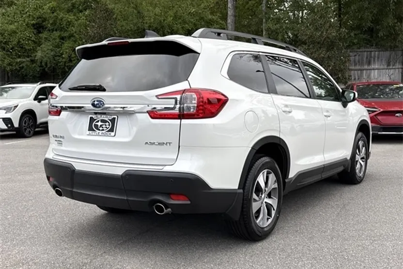 2025 Subaru Ascent Premium photo 1
