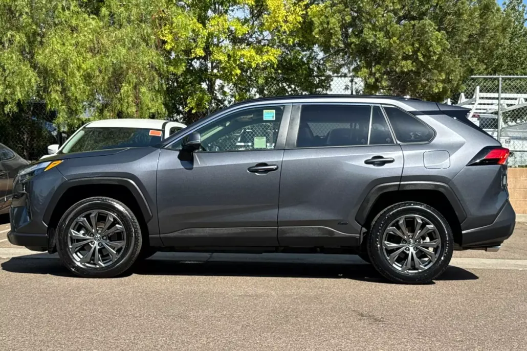 2023 Toyota RAV4 Hybrid XLE Premium photo 1